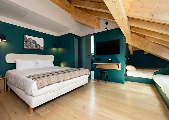 מלון Restaurant La Couronne 3*