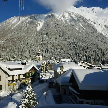 Restaurant La Couronne Hotell 3*